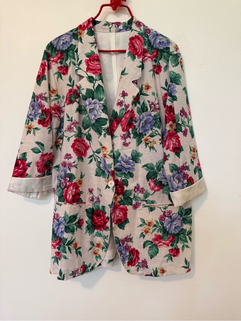 Vintage Simone Ellis Women’s sport coat with 3/4 sleeves and rose floral print.